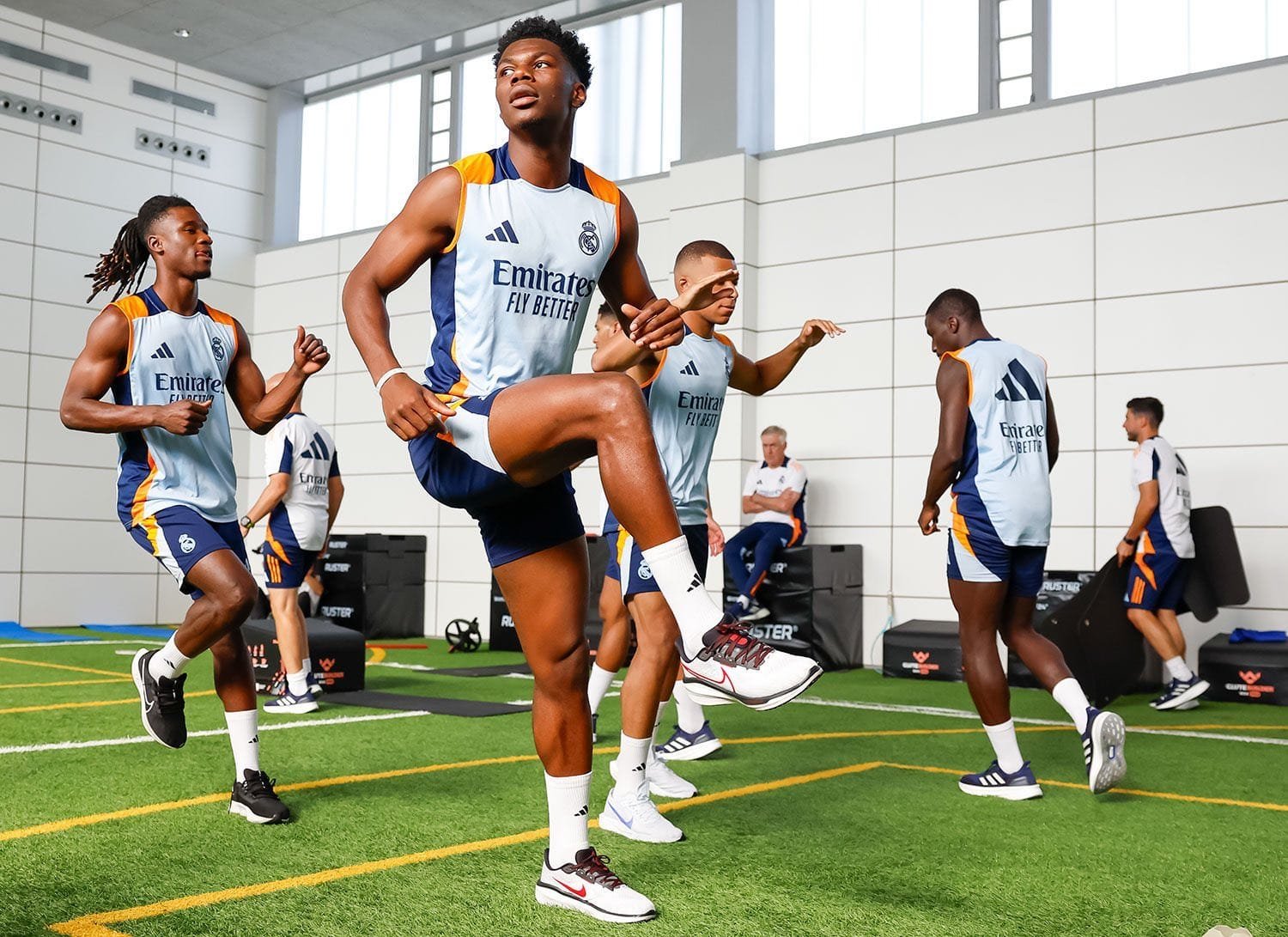 Football Player Life: 7 Secrets Behind a Professional Athlete’s Day 1 Discover the football player life, including training, nutrition, and recovery. Explore 7 key daily routines that define professional athletes.