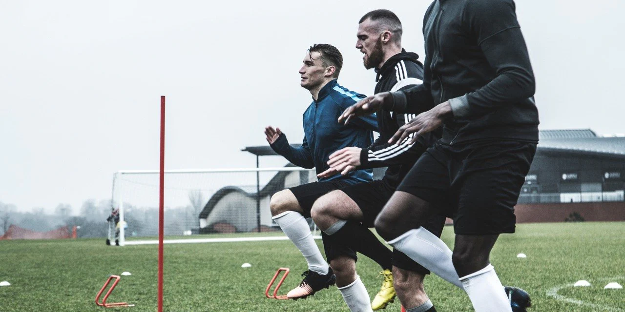 Football Training Tips for Beginners: Master Basic Skills and Improve Fast 2024 1 Learn proven football training tips for beginners. Master basic skills, improve performance, and build confidence with simple drills and techniques.